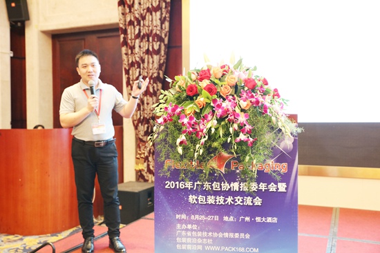 黄伊凡.JPG